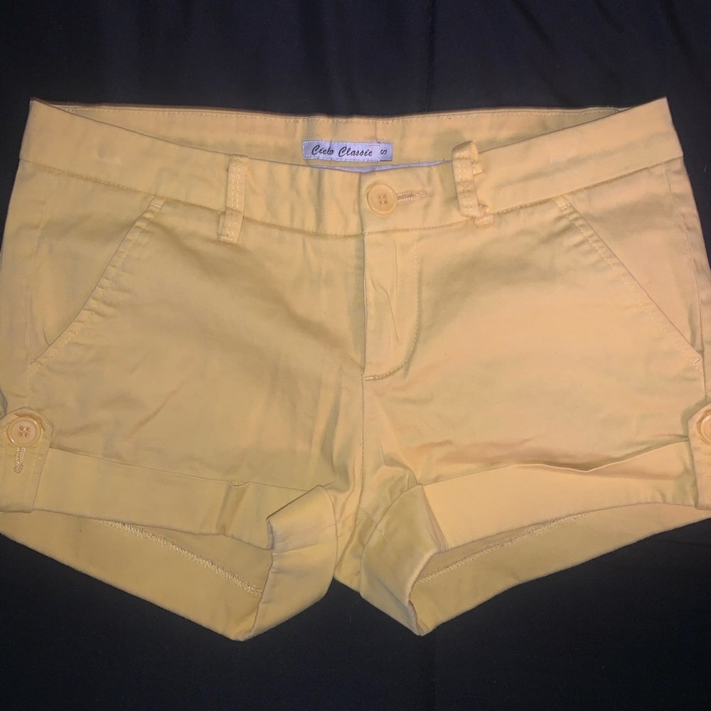 CUTE YELLOW SHORTS